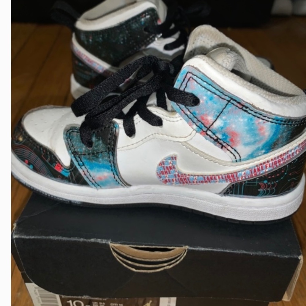 Toddler Air Jordan 1s 👟💙🏀 (10c)